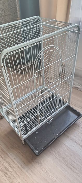 Продам большую клетку.