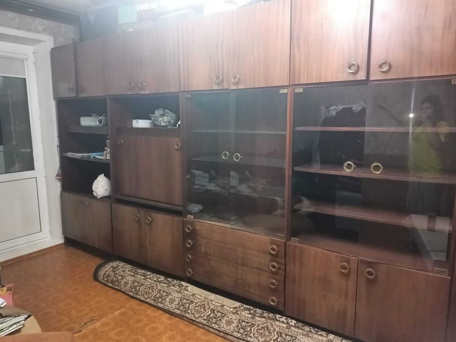 Мебель стенка четыре секции отдам даром