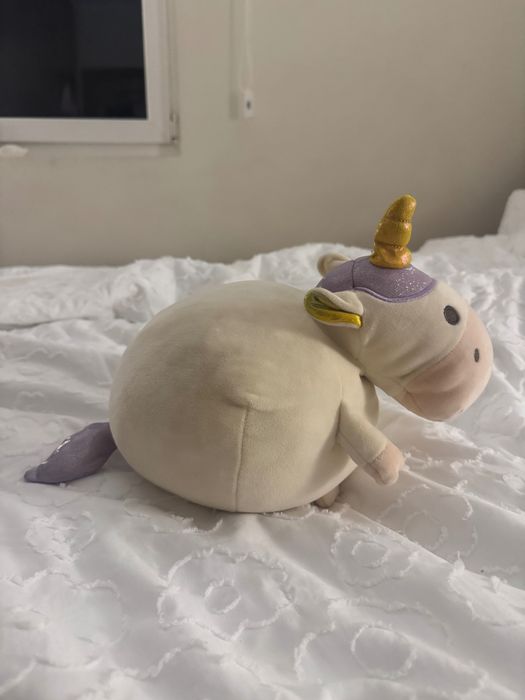 Плюшен еднорог-възглавница (MINISO) – мека играчка с блестящ рог