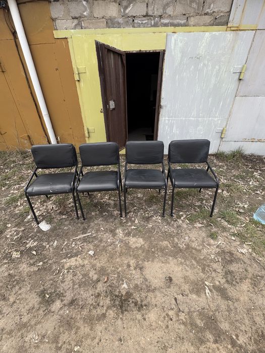 Офисные стулья в хорошем состоянии