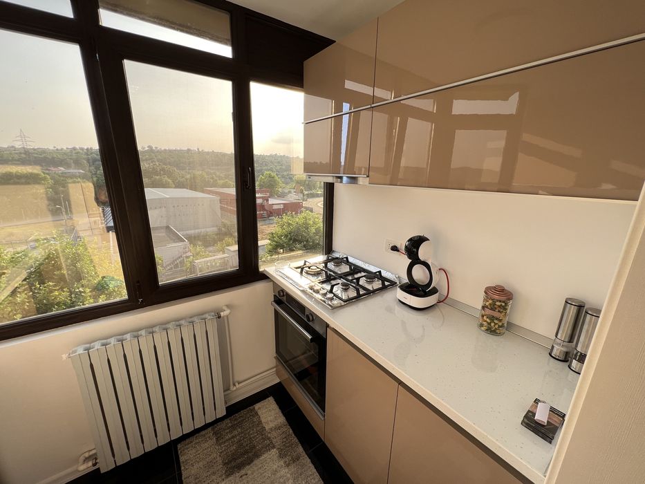 zona h-uri fata in fata cu statia de autobuz !!!