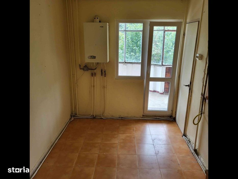 Vand apartament 2 camere în Plopilor