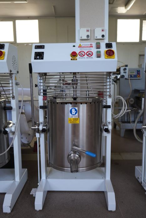 Vând utilaje profesionale pentru patiserie -preturi super