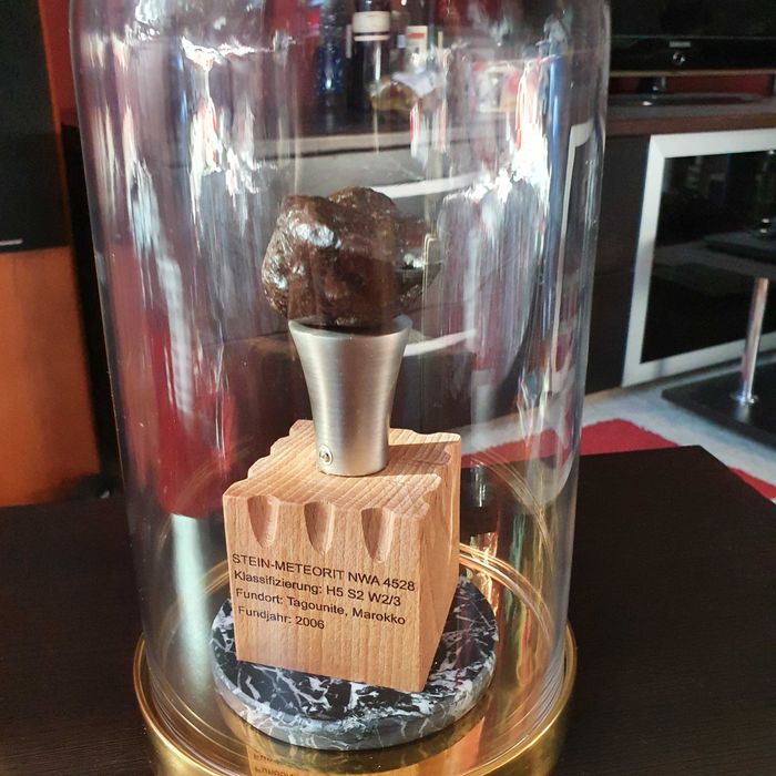 Meteorit clasificat veritabil colectie TOP 178 grame cu vitrina muzeu pe comanda