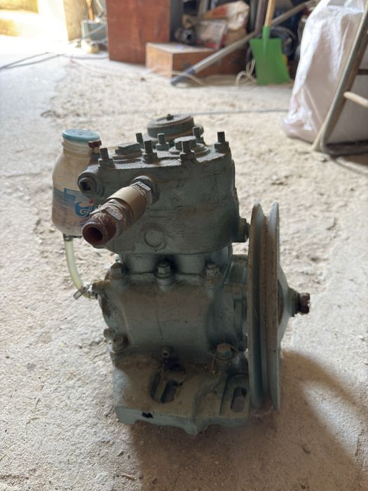 Двуцилиндров компресор