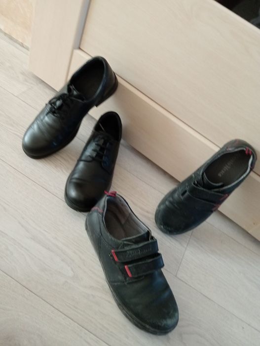 Продам детскую школьную обувь туфли