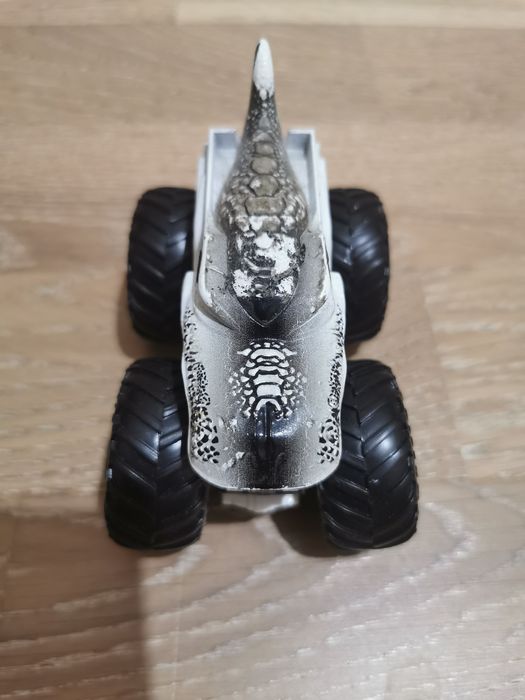 Монстр трак Hot wheels машинки