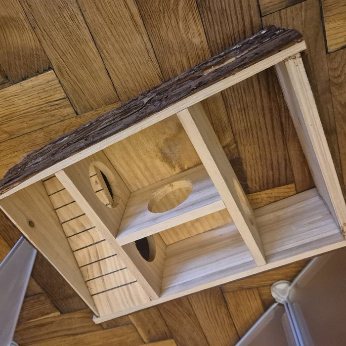 Lot accesorii rozătoare (Căsuță lemn, Tunel, Bilă) + Țarc modular plastic (9 buc)
