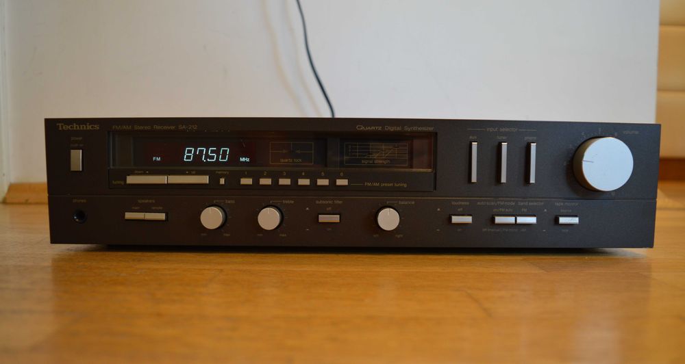 Hi Fi стерео ресийвър Technics SA-212 Made in Japan