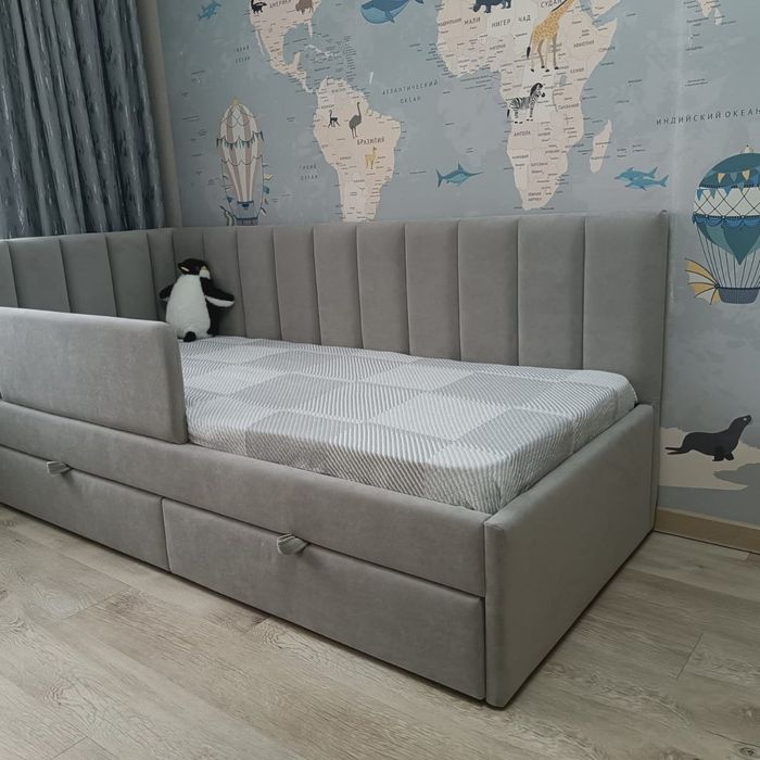 Мягкая угловая подростковая кровать