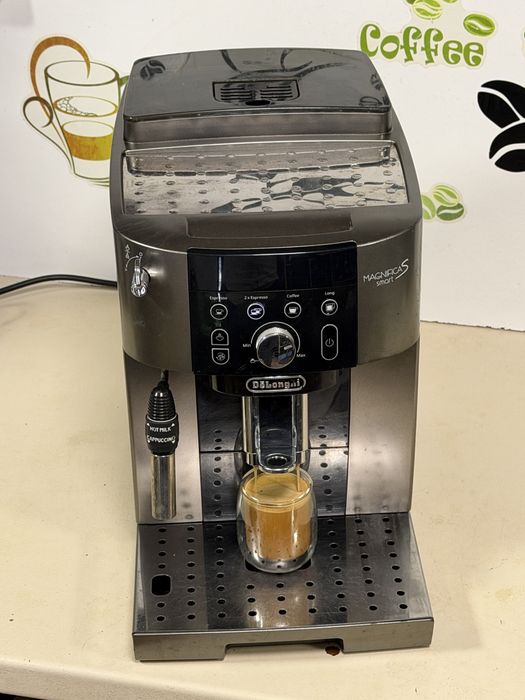 Кафемашина кафе автомат delonghi magnifica S SMART с гаранция