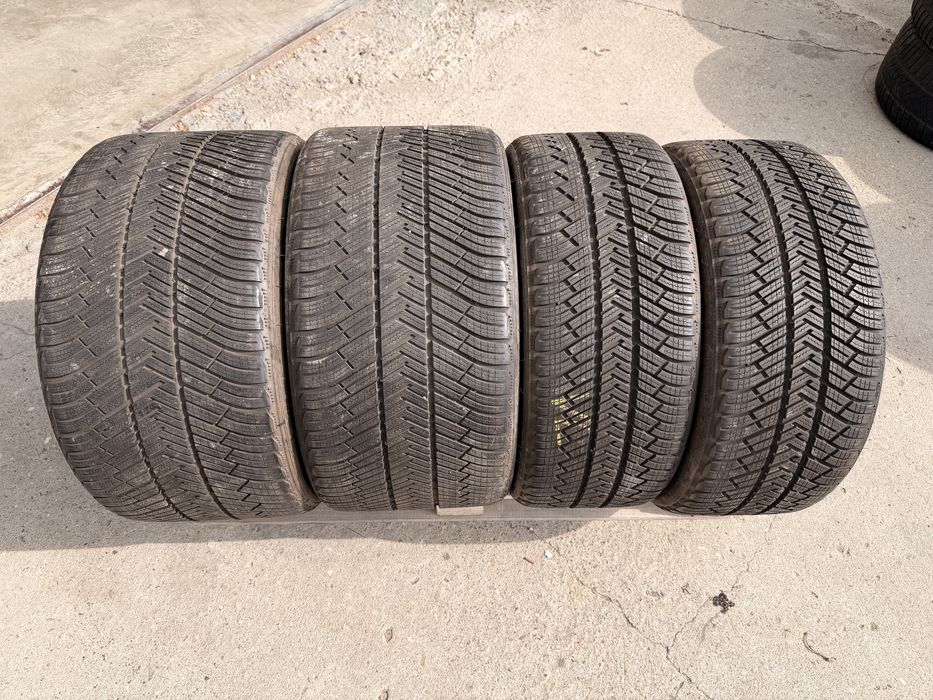 Set anvelope 295/30R20 si 245/35R20 Michelin Iarna