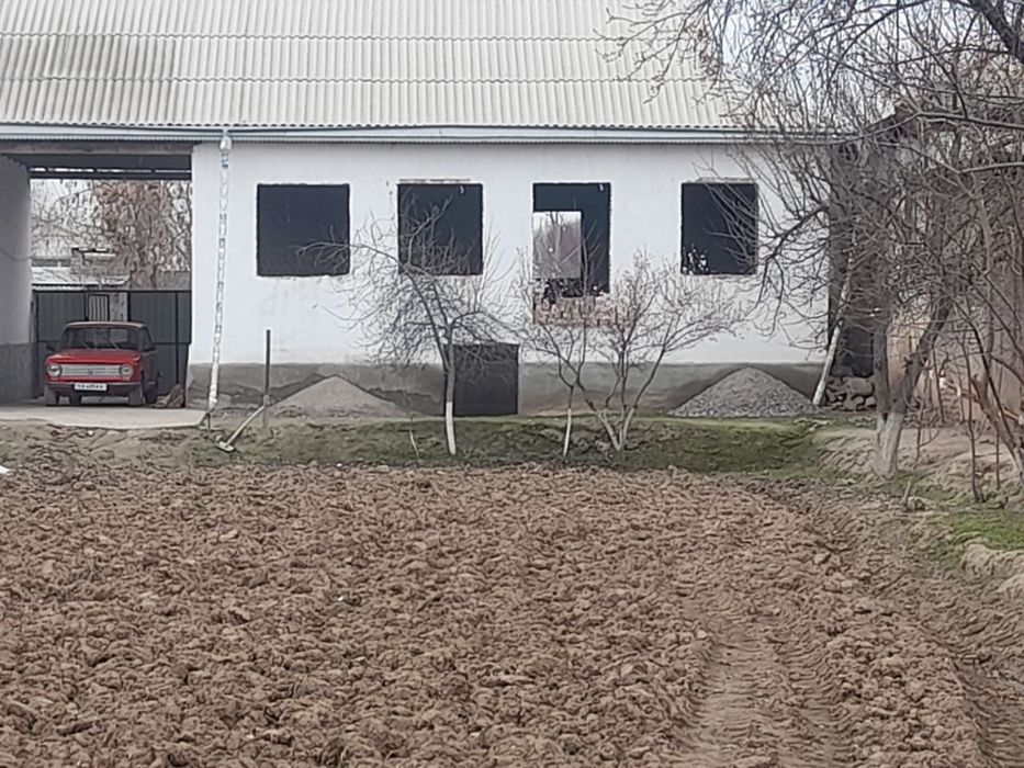 Уй сотилади срочно! Ер нархида