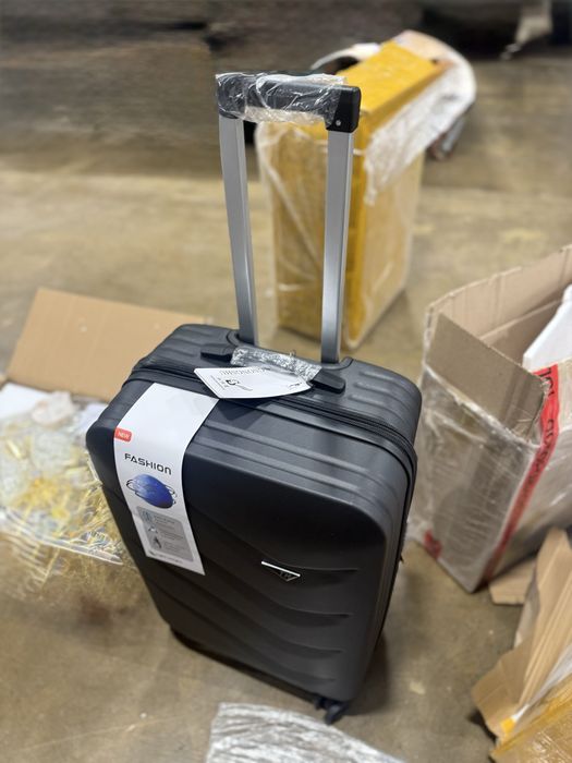 Чемоданы 60л черные