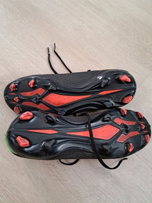 Футболни обувки Адидас