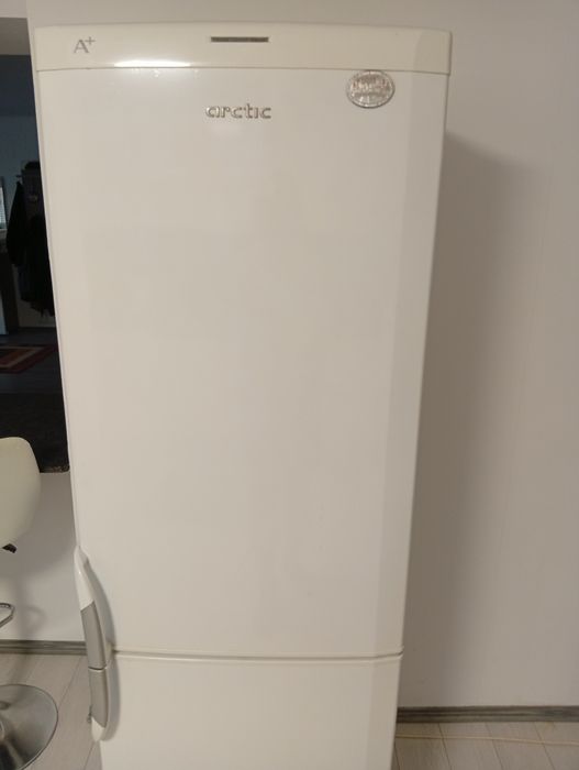 Vind frigider artic  A+ in  stare perfecta  de funcționare cu un consum  foarte  mic  de  curent
