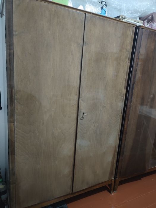 Шкаф большой румынский