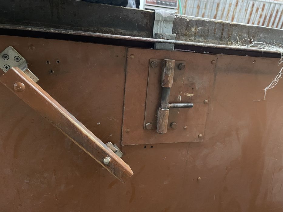 Железная входная дверь