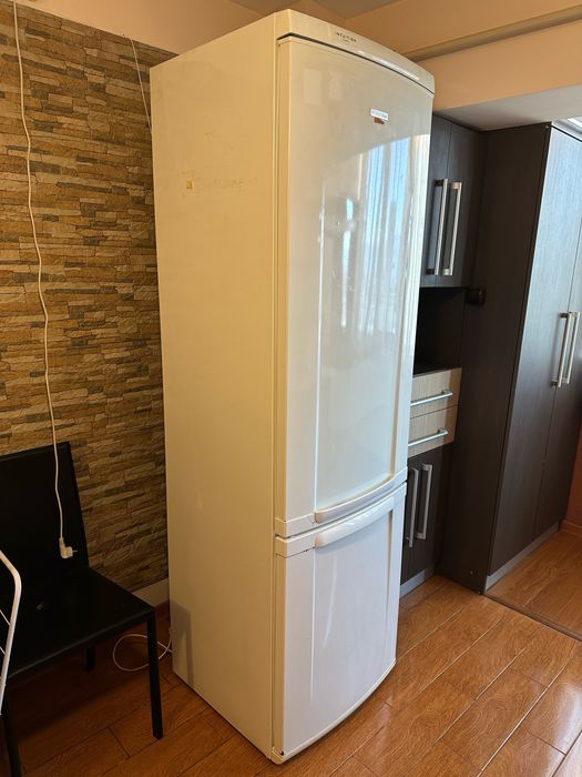 Frigider electrolux