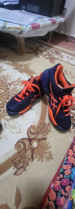 Продам кроссовки Asics