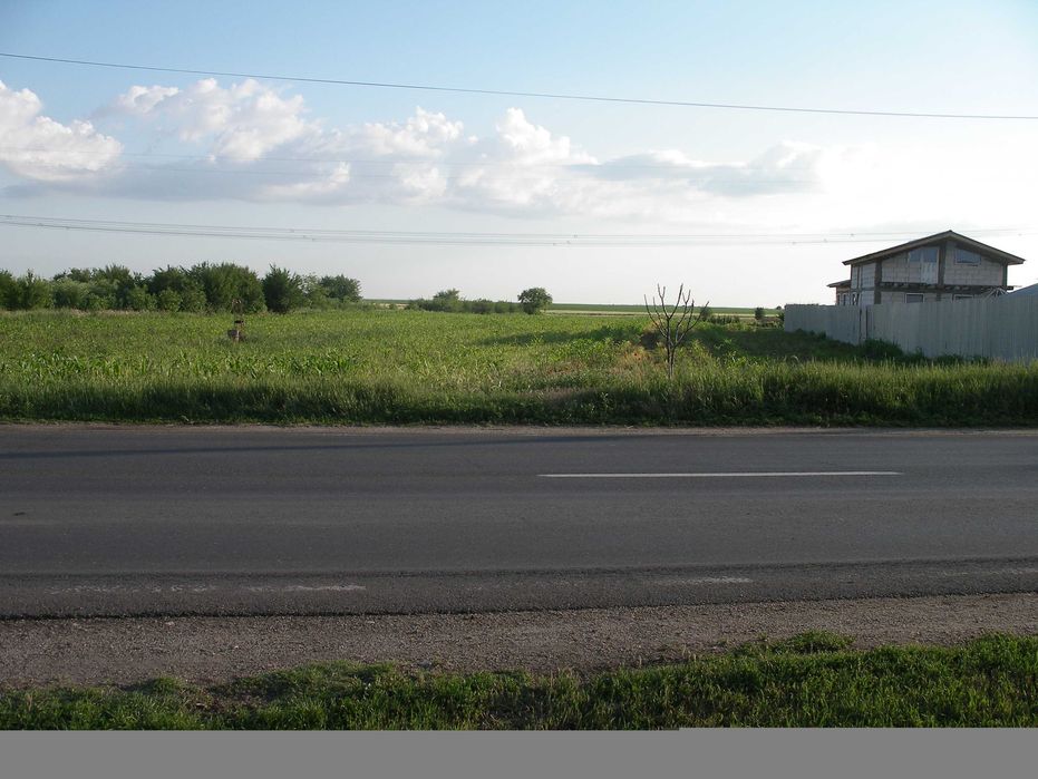 Frumusani, teren intravilan rezidential, in zona de case, la DN4