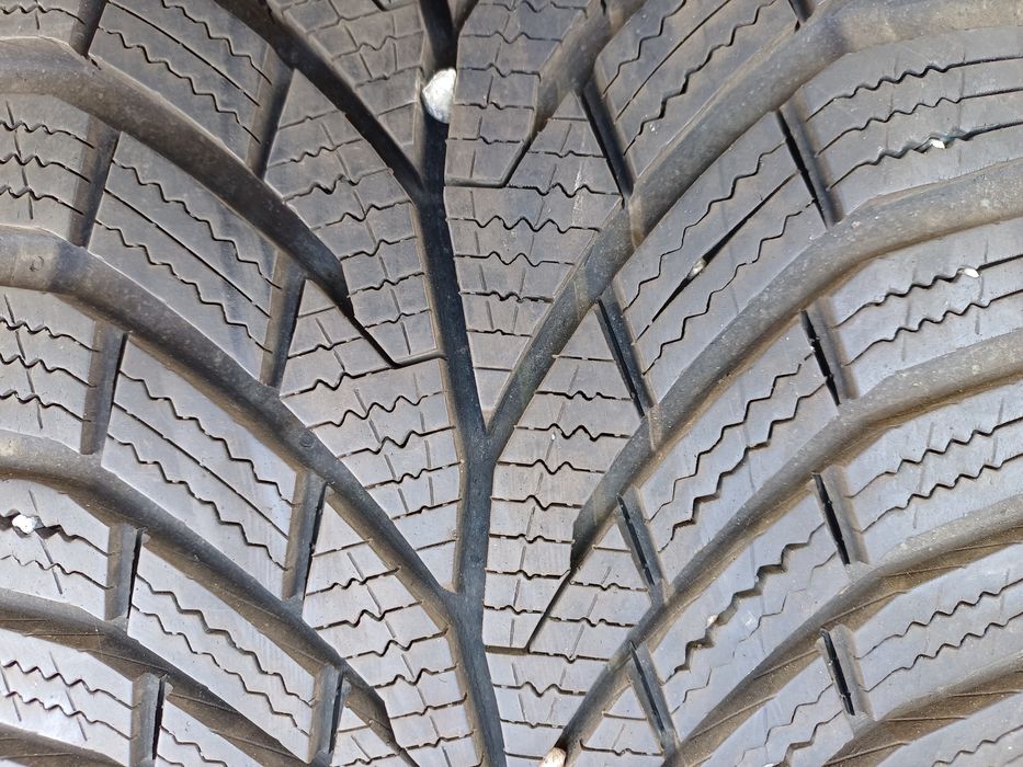 Гуми 225/45/17 Континентал