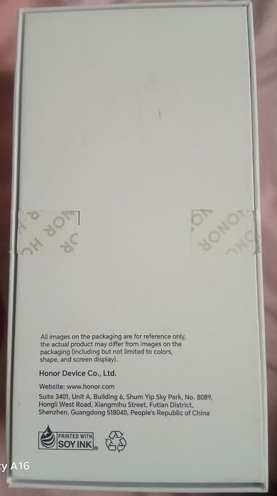 Telefon yengi ishlatilmagan karobkada