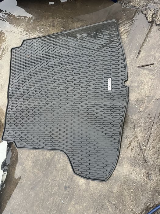 Кора(гумена) за багажник Mazda 3 седан 2020г.