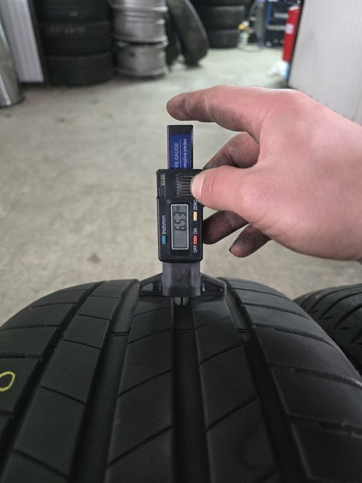 2 Броя 225/55/18 Bridgestone 6,5mm 22dot