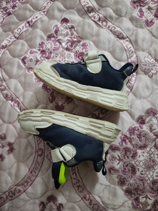 Детские кроссовки 25 размер