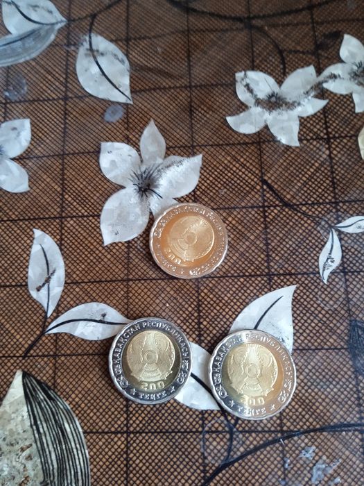 Продам монета 80лет победа есть 3штук