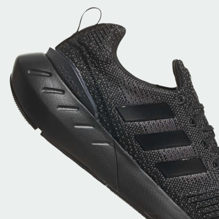 Мъжки обувки ADIDAS SWIFT RUN 22  размер 43 1/3