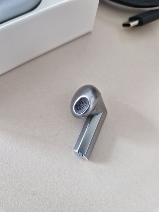 Беспроводной наушник