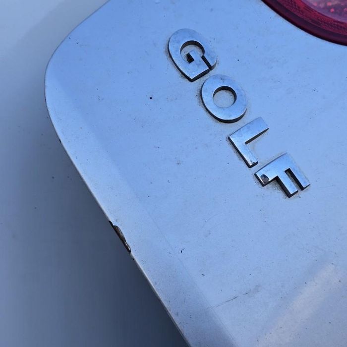 Haion complet cu defect colt dreapta Volkswagen Golf 5