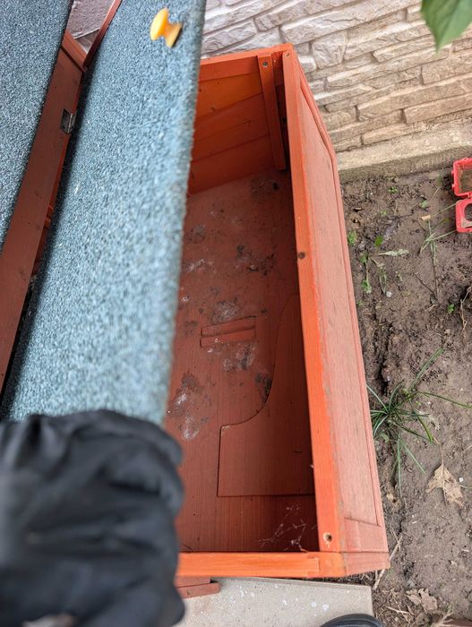 Vând căsuța păsări / găini  - cuibar