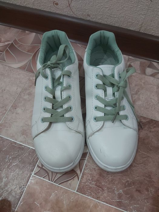 Кросовки женские 38размер