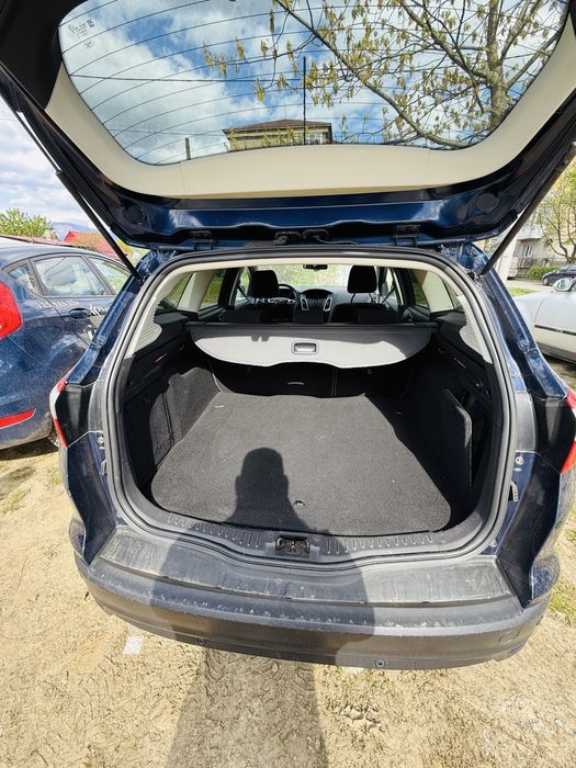 De vanzare ford 1,6 dizel an 2013  nu sa scos numere rosi se pot scoate pret 2500 euro
