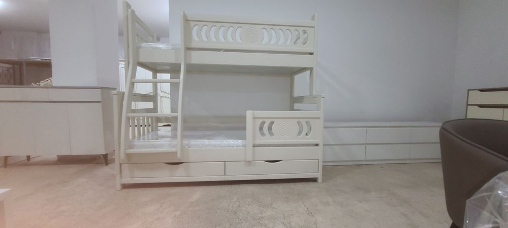 Двухярусный 2 этажный детския кровать