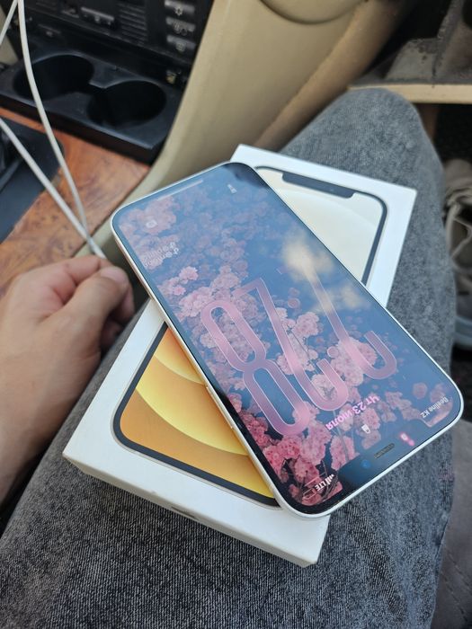 Продам iphone 12