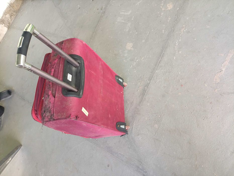 Чемодан сотилади