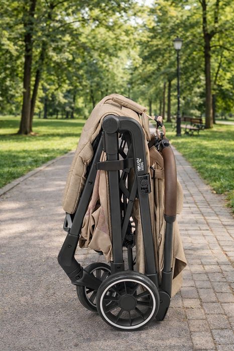 BRITAX CARUCIOR  BEJ, Ultra compact  0-4 ani sau  22kg