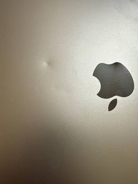 Macbook air M1 sotiladi 470$