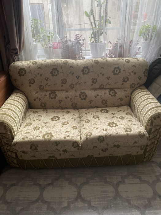 Продам диван в хорошем состоянии.