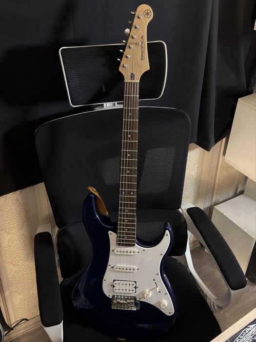 Yamaha Pacifica 012 в хорошем состоянии