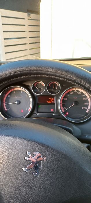 Văd peugeot 308 1.4 benzina
