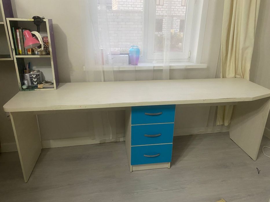 Продам стол на двоих детей.