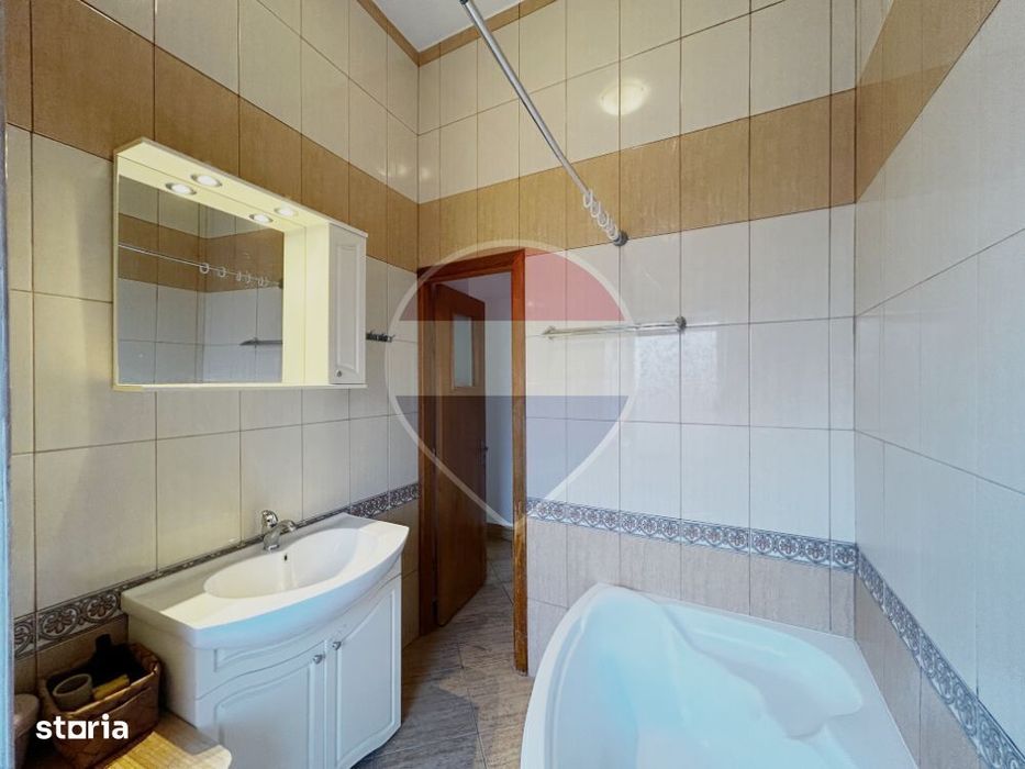 Apartament spatios 3 camere in zona Primaverii