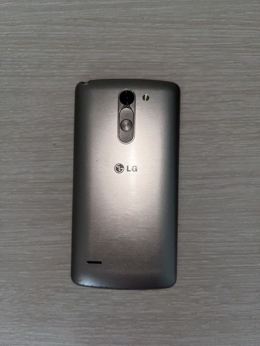 продаю телефон lg