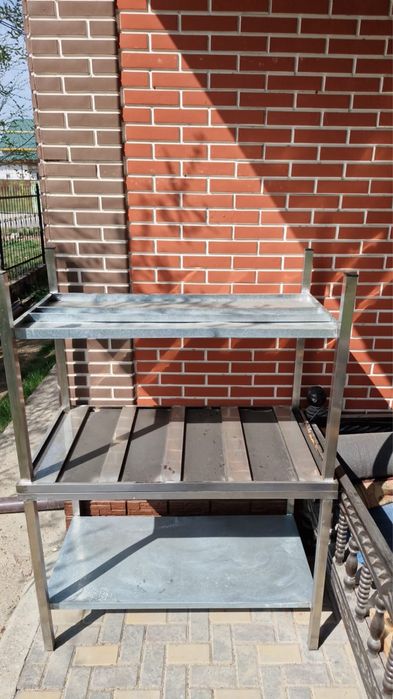 Металлический стол