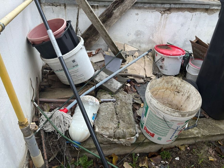 Debaraseze ridic deșeuri și saci cu moloz